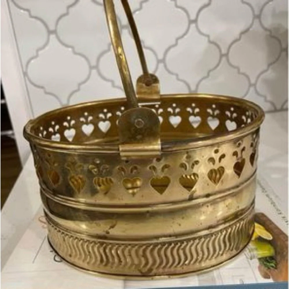 Vintage Brass Oval Basket w/ Handle 5.5”W x7.5”L x4.25D x8.5 H w/ gandl